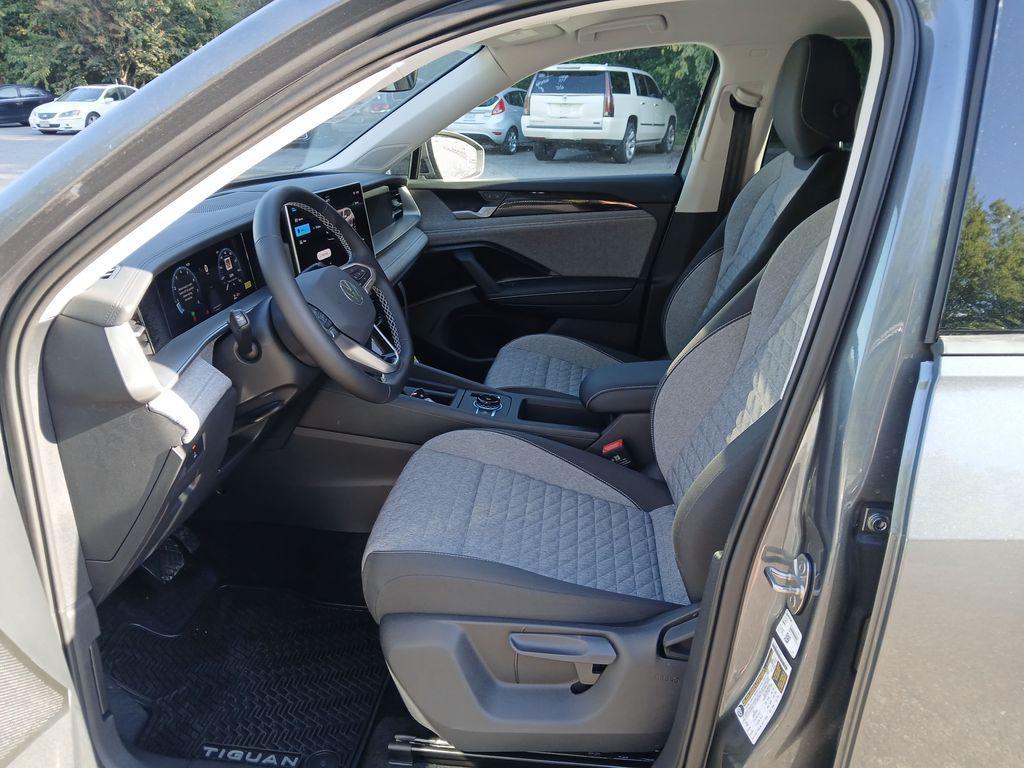 new 2025 Volkswagen Tiguan car, priced at $28,646