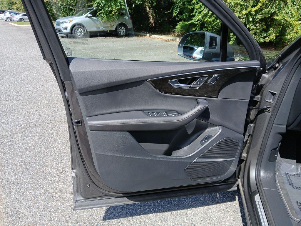 used 2025 Audi Q7 car, priced at $57,544