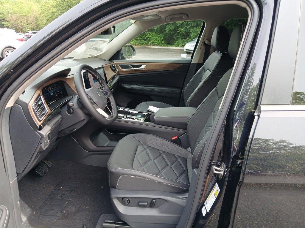 new 2025 Volkswagen Atlas car, priced at $40,348