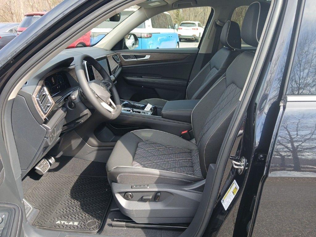 new 2025 Volkswagen Atlas car, priced at $53,696