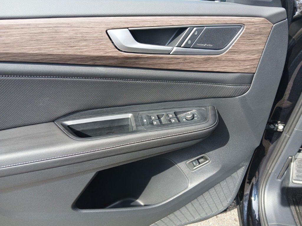 new 2025 Volkswagen Atlas car, priced at $54,196