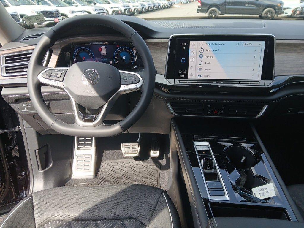 new 2025 Volkswagen Atlas car, priced at $54,196