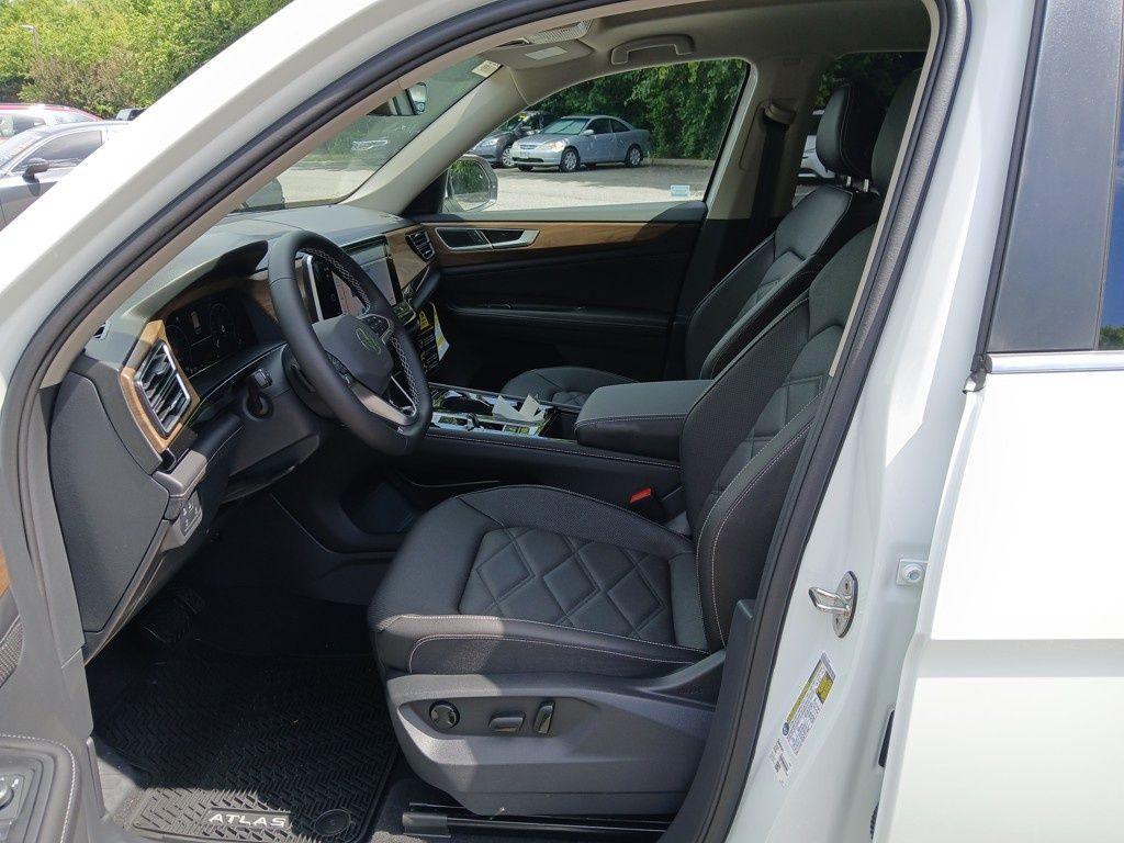 new 2025 Volkswagen Atlas car, priced at $43,487