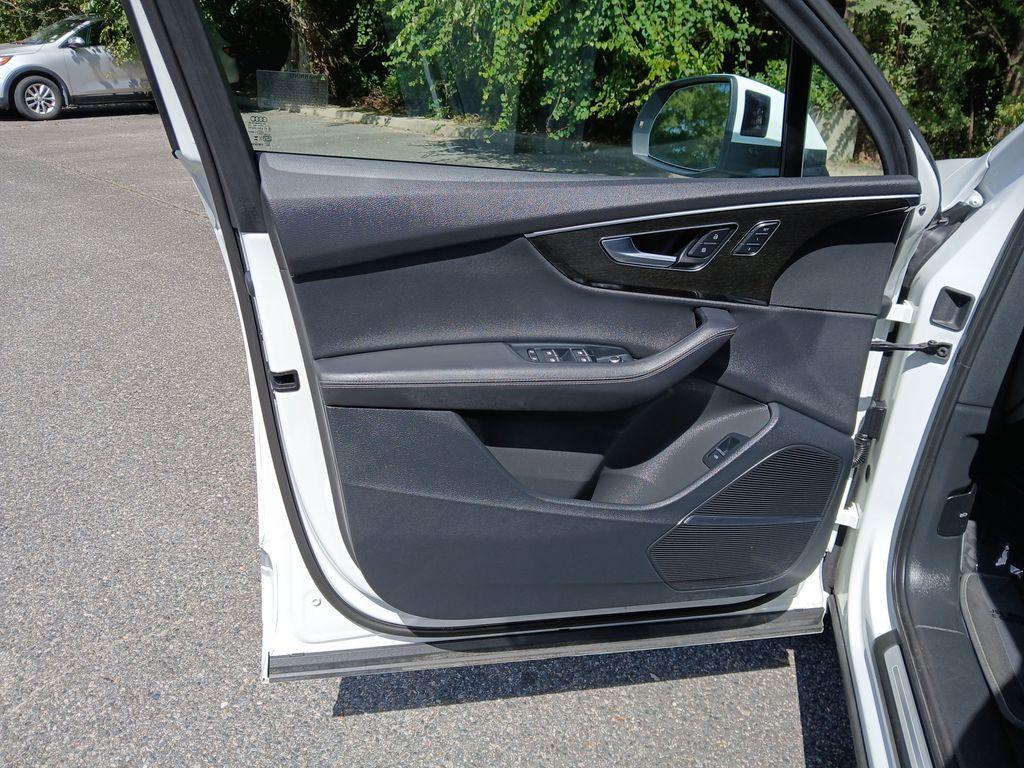 used 2025 Audi Q7 car, priced at $51,505