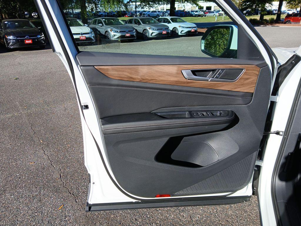 new 2026 Volkswagen Atlas car, priced at $39,526