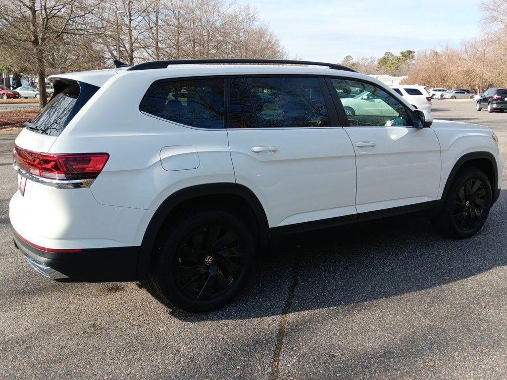 new 2025 Volkswagen Atlas car, priced at $43,423