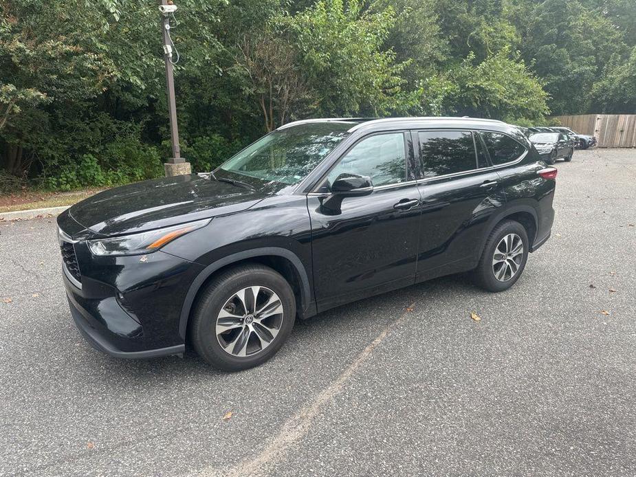 used 2022 Toyota Highlander car, priced at $32,995