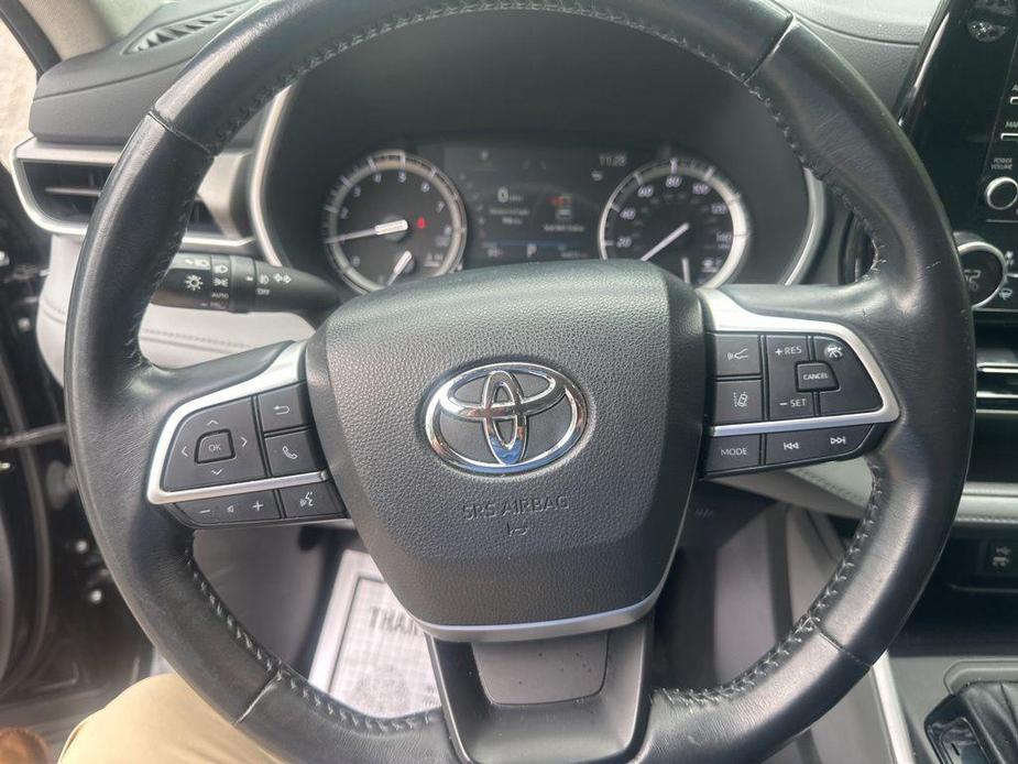 used 2022 Toyota Highlander car, priced at $32,995