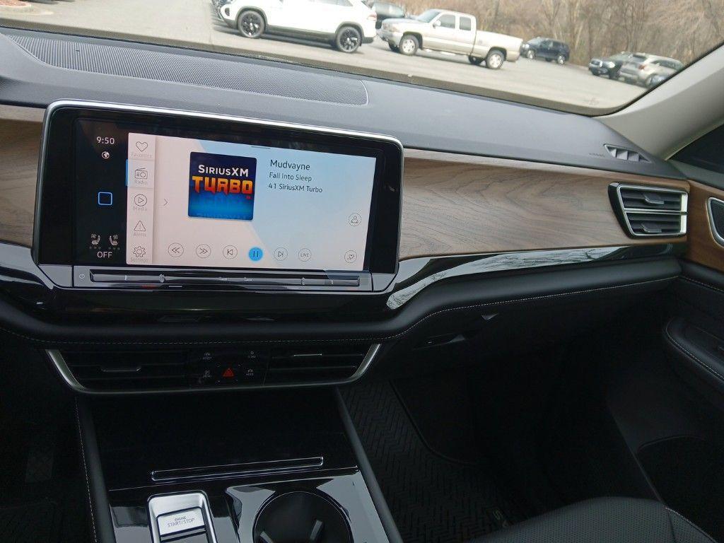 new 2025 Volkswagen Atlas car, priced at $44,180