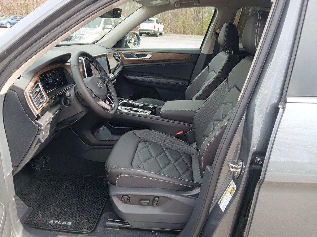 new 2025 Volkswagen Atlas car, priced at $44,180