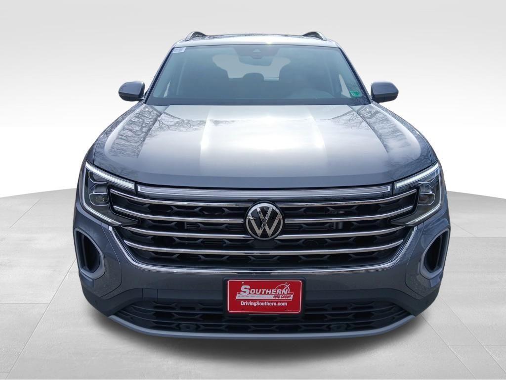 new 2025 Volkswagen Atlas car, priced at $44,680