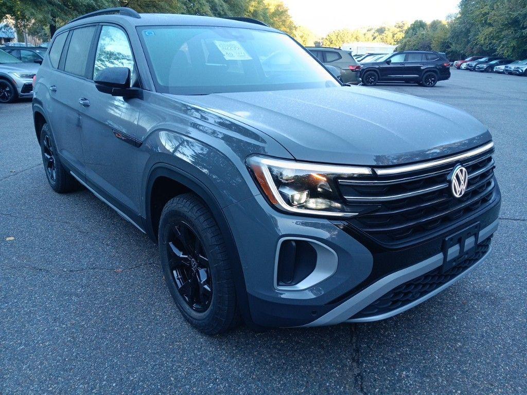 new 2025 Volkswagen Atlas car, priced at $48,739