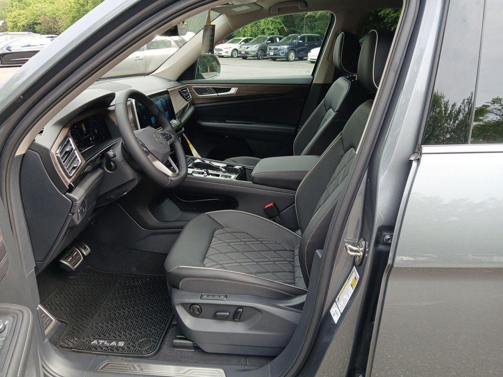 new 2025 Volkswagen Atlas car, priced at $56,123
