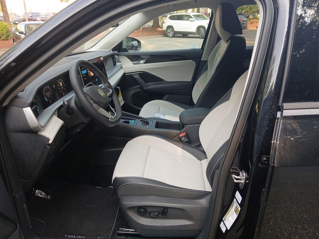 new 2025 Volkswagen Tiguan car, priced at $32,884
