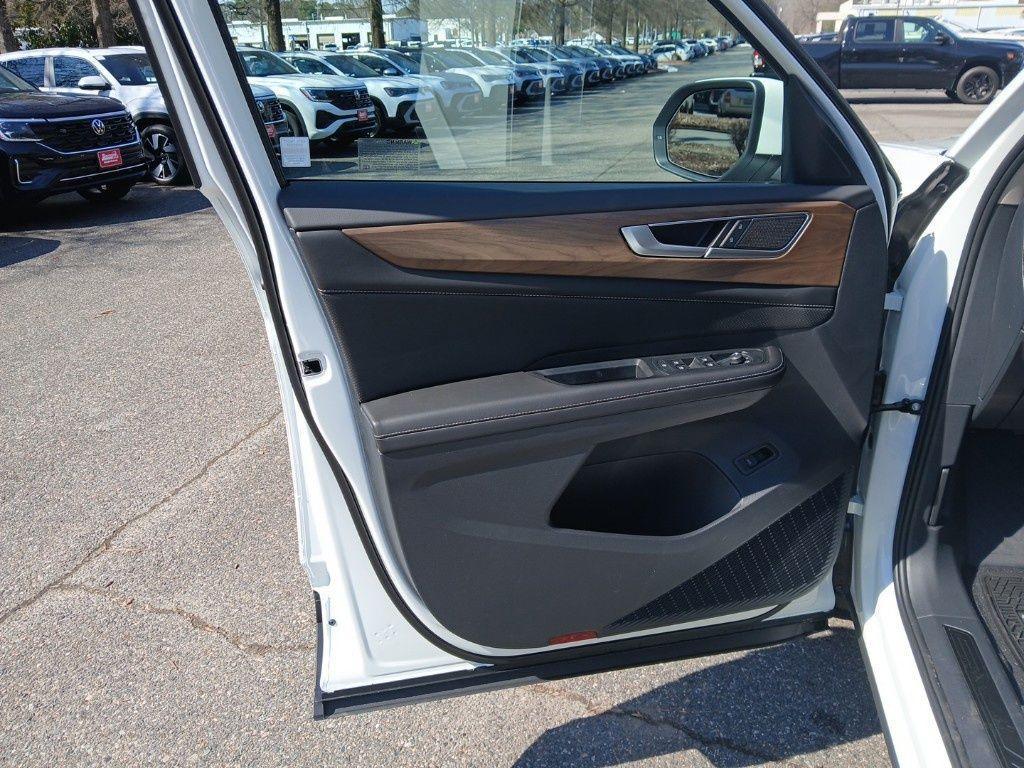 new 2025 Volkswagen Atlas car, priced at $41,498