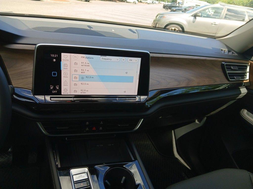 new 2025 Volkswagen Atlas car, priced at $40,127