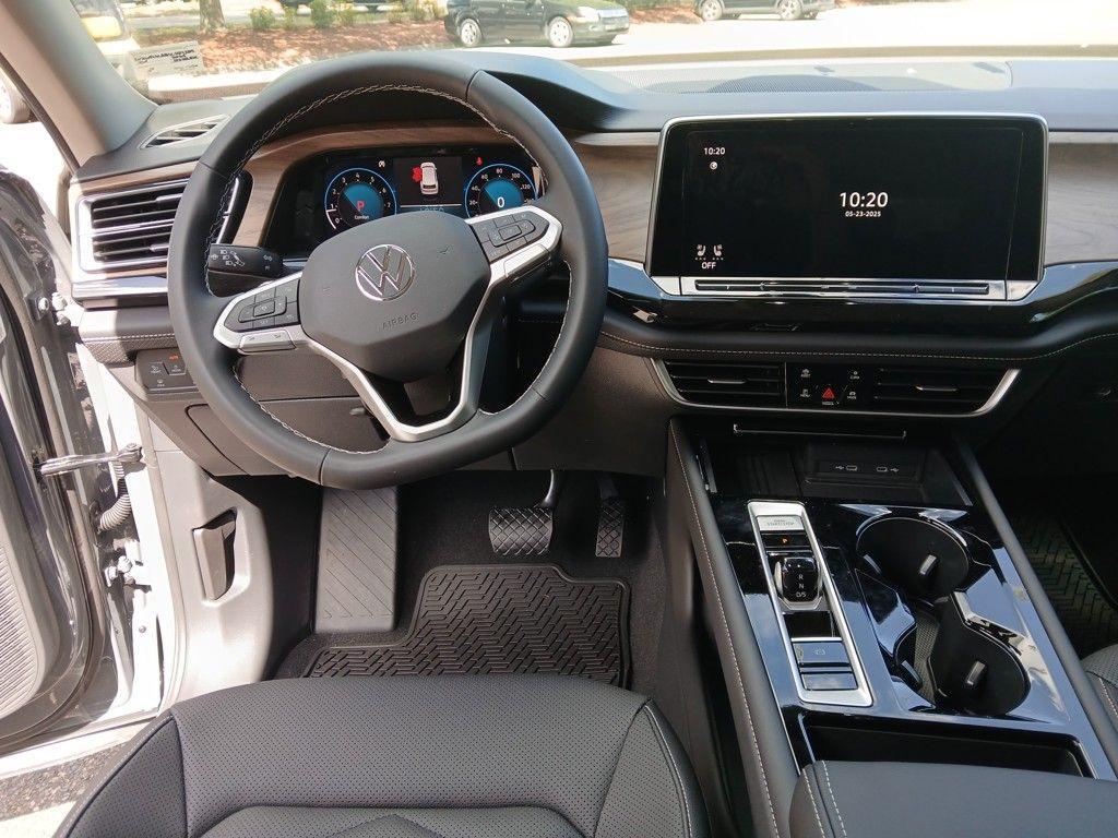 new 2025 Volkswagen Atlas car, priced at $40,127