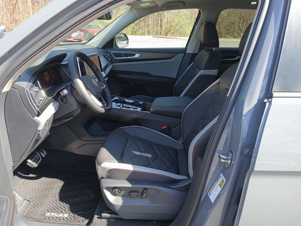 new 2025 Volkswagen Atlas car, priced at $45,771