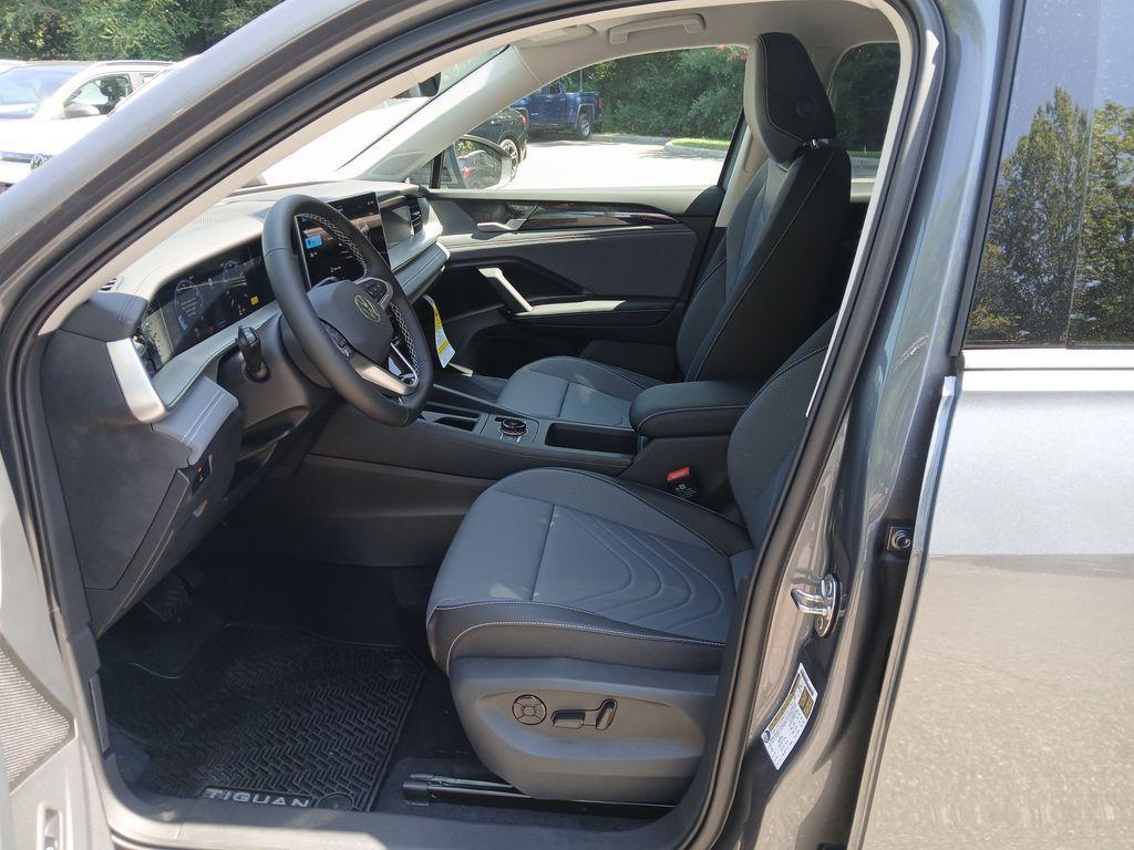 new 2025 Volkswagen Tiguan car, priced at $31,334
