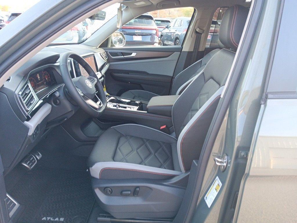 used 2025 Volkswagen Atlas car, priced at $44,550