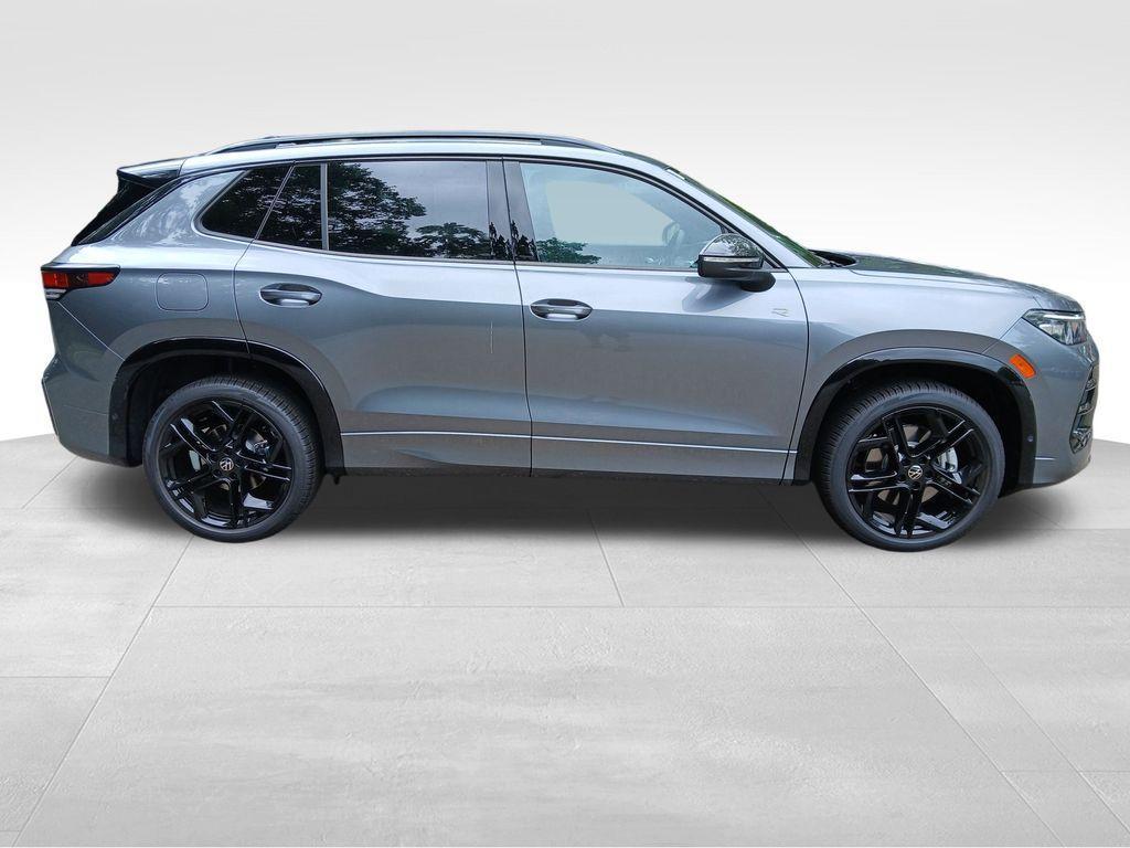 new 2025 Volkswagen Tiguan car, priced at $38,122
