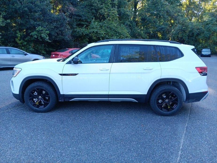 new 2024 Volkswagen Atlas car, priced at $43,603