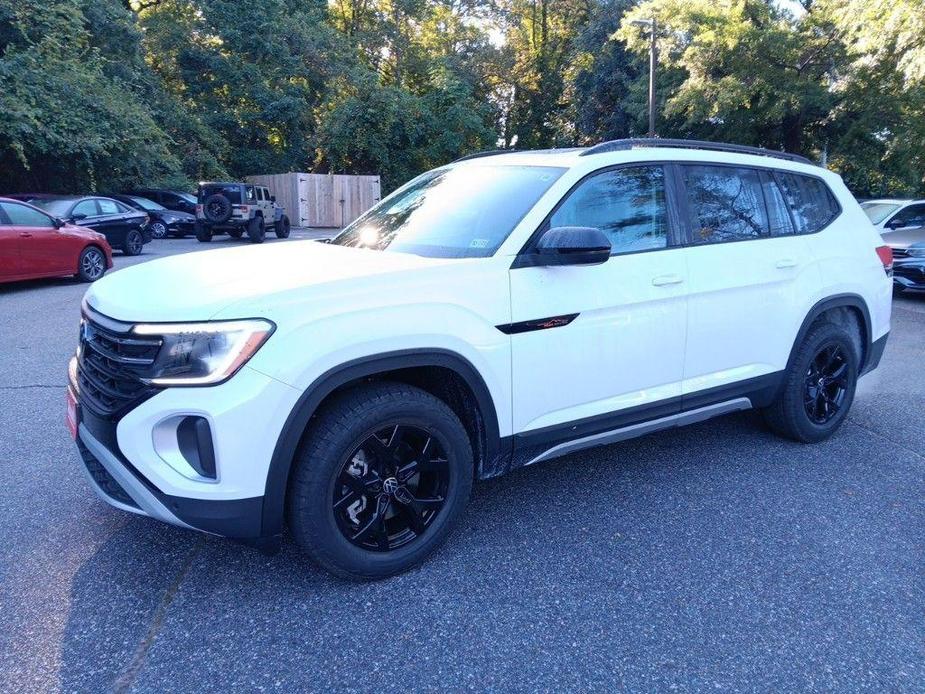 new 2024 Volkswagen Atlas car, priced at $43,603