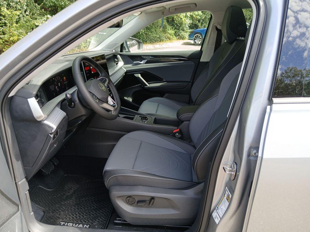 new 2025 Volkswagen Tiguan car, priced at $35,355