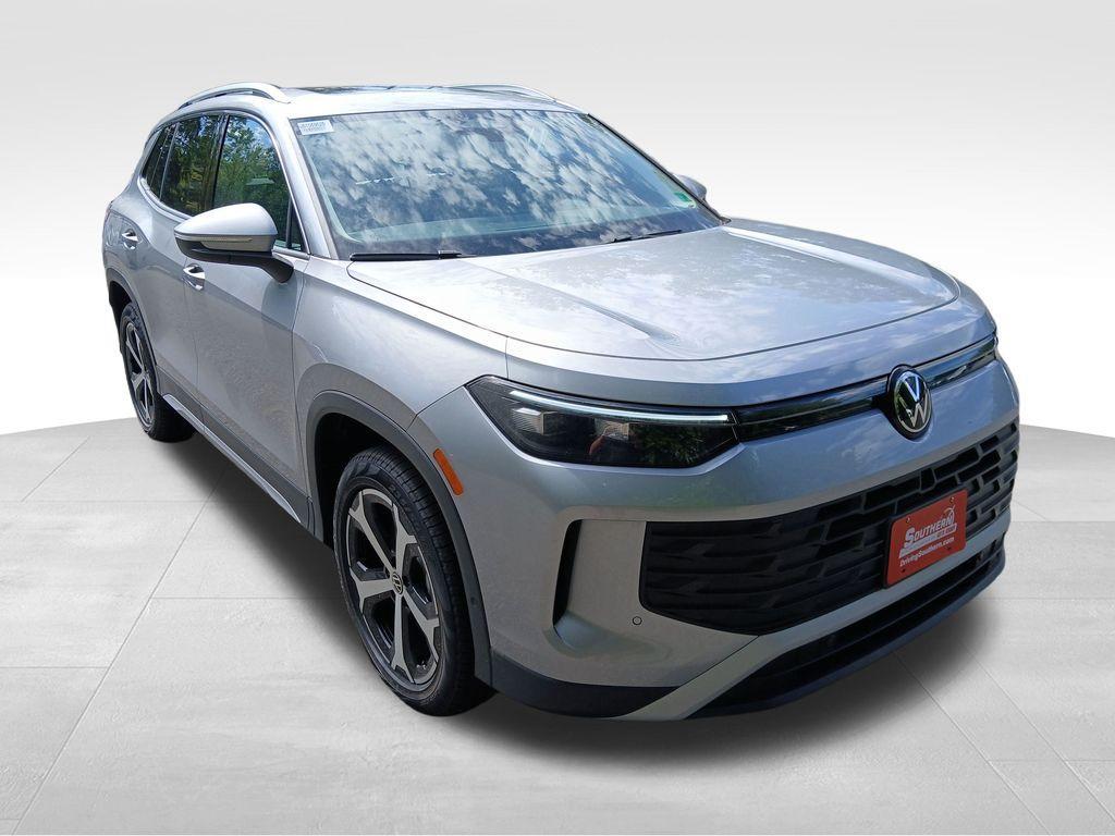 new 2025 Volkswagen Tiguan car, priced at $35,355