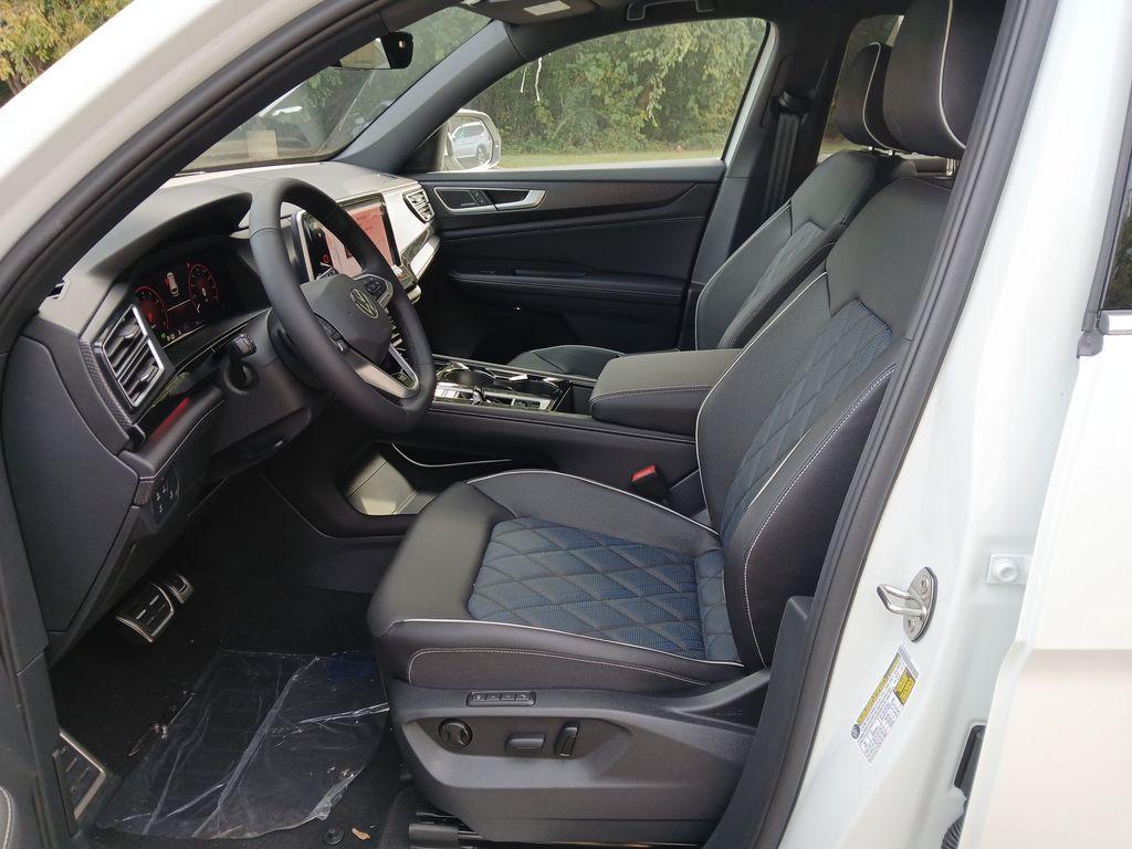 new 2026 Volkswagen Atlas Cross Sport car, priced at $54,851