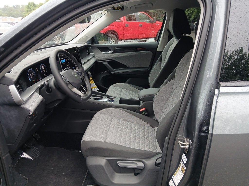 new 2025 Volkswagen Tiguan car, priced at $29,925