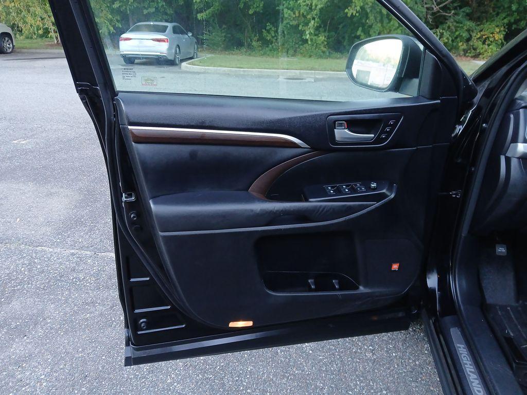 used 2015 Toyota Highlander car, priced at $20,221