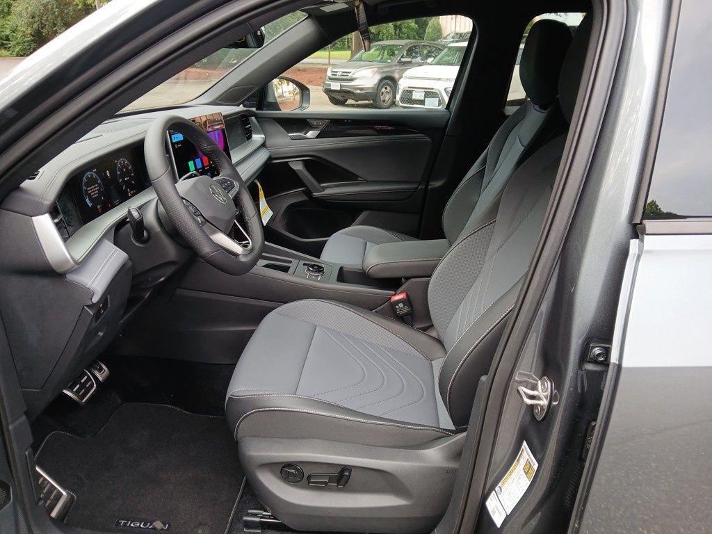 new 2025 Volkswagen Tiguan car, priced at $38,395