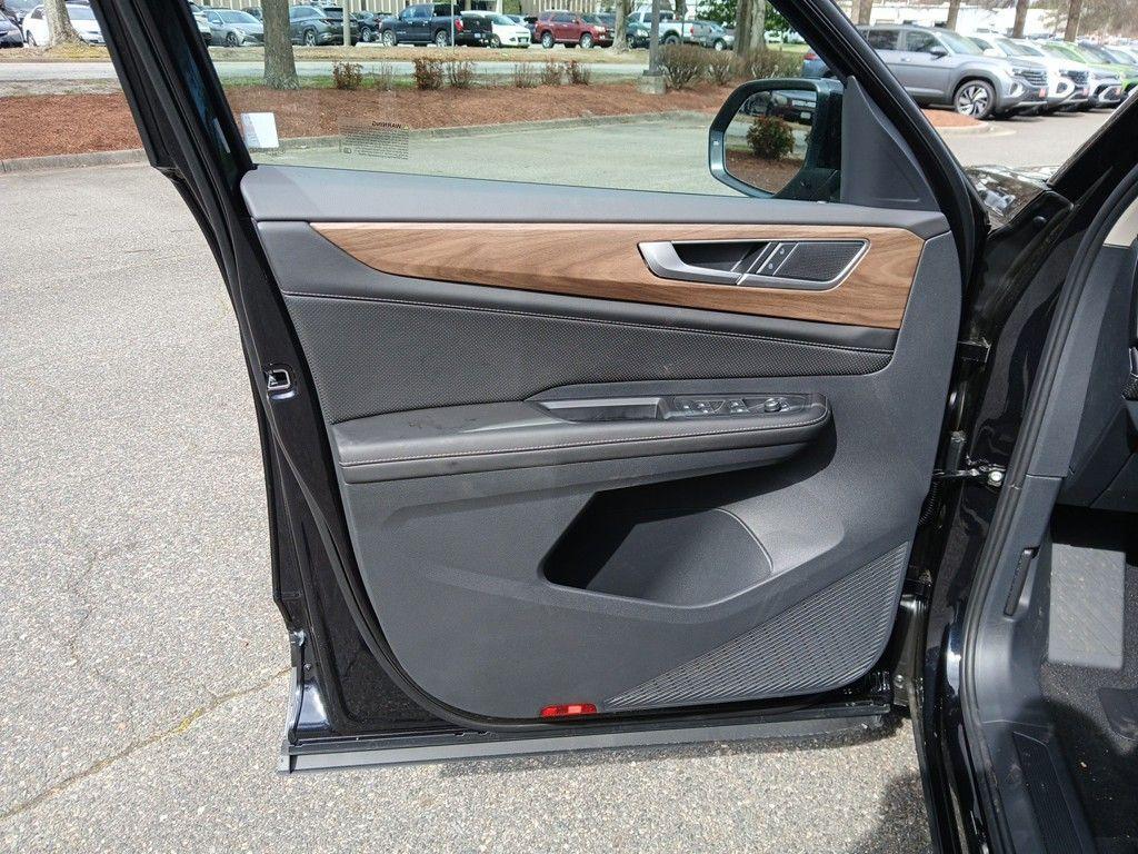 new 2025 Volkswagen Atlas car, priced at $38,461