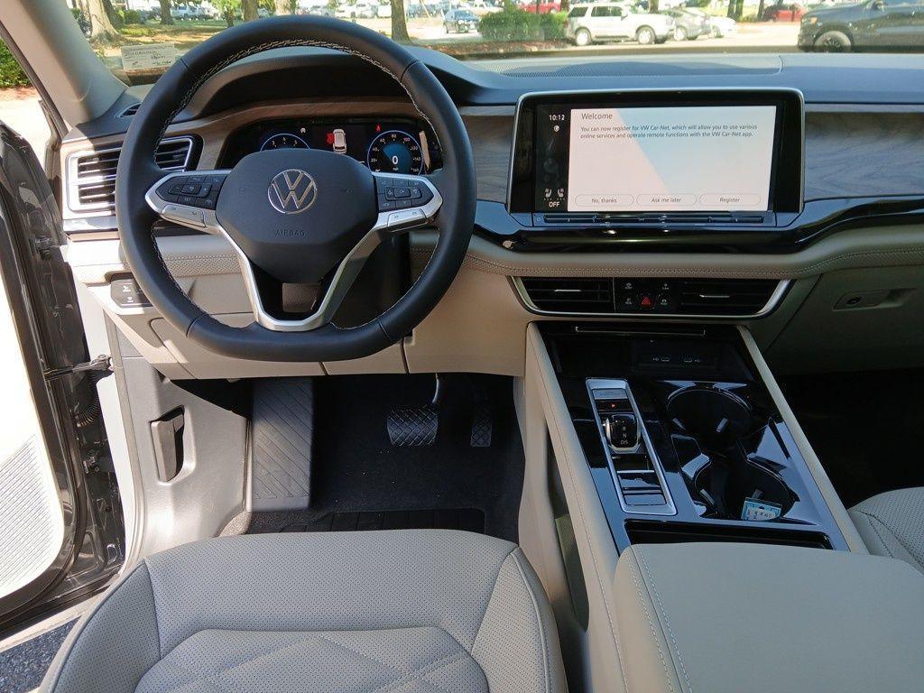 new 2025 Volkswagen Atlas car, priced at $44,358