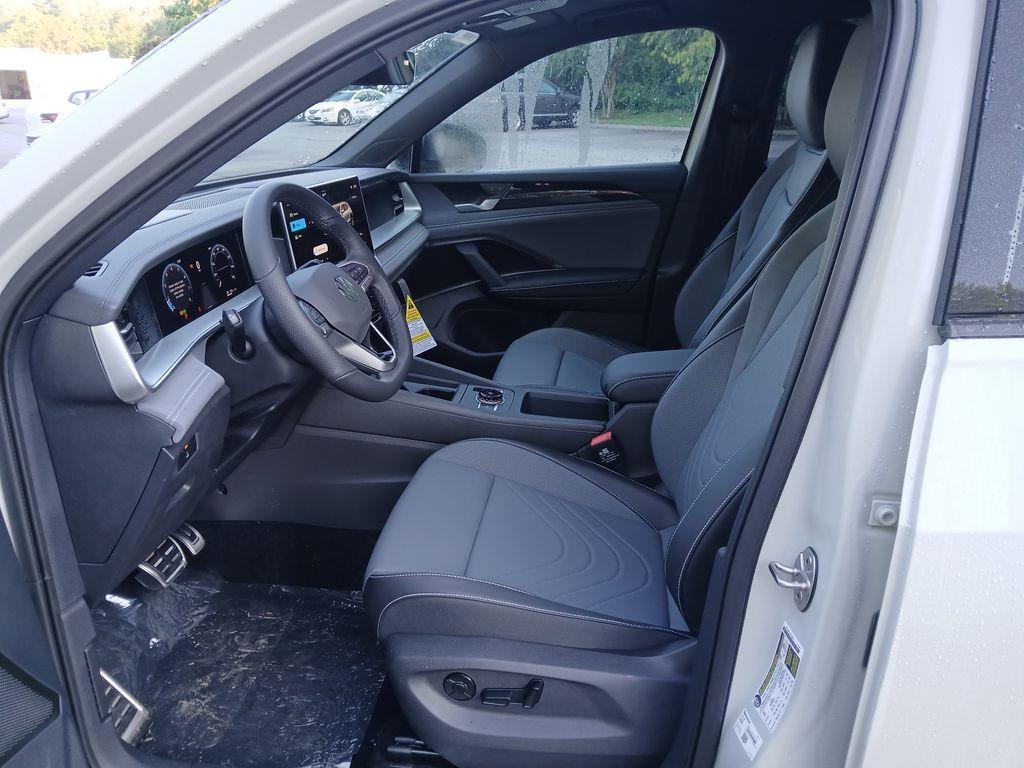 new 2025 Volkswagen Tiguan car, priced at $37,078