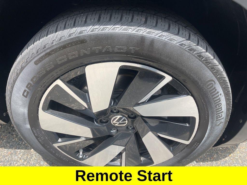 used 2024 Volkswagen Atlas Cross Sport car, priced at $35,995