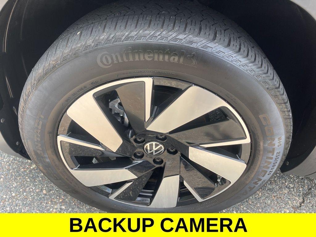 used 2024 Volkswagen Atlas Cross Sport car, priced at $35,995