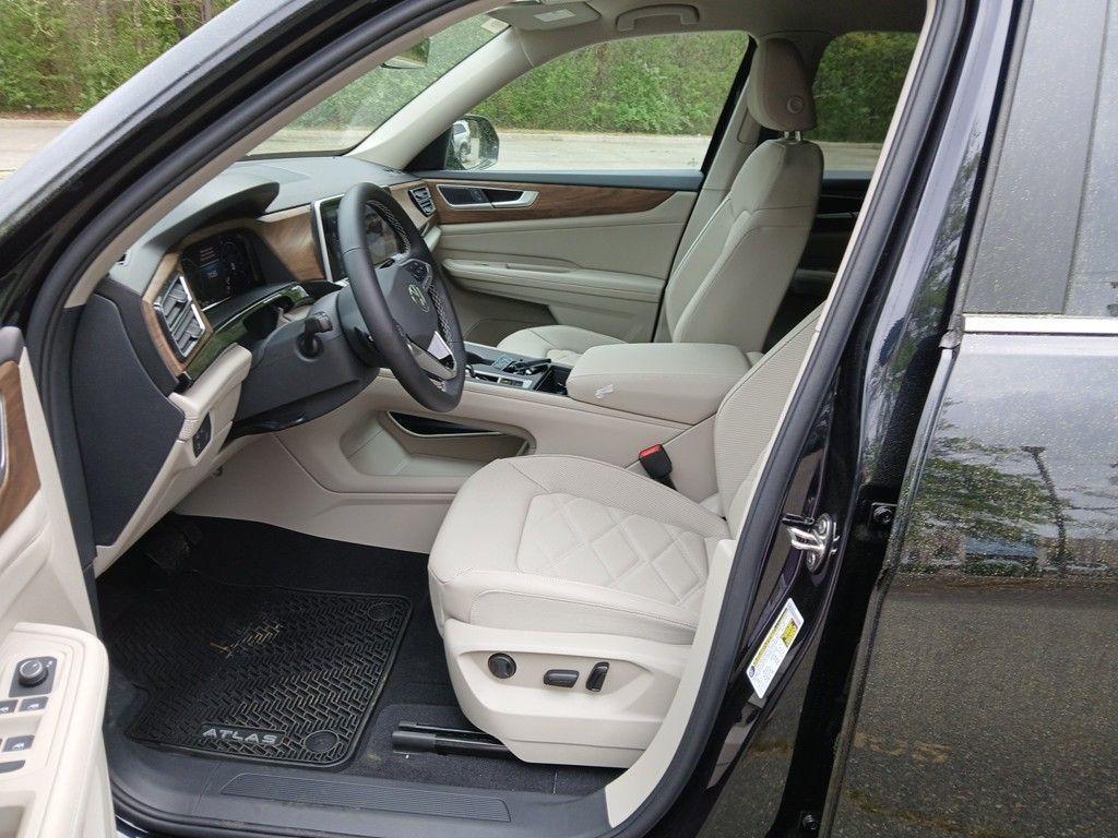 new 2025 Volkswagen Atlas car, priced at $38,198