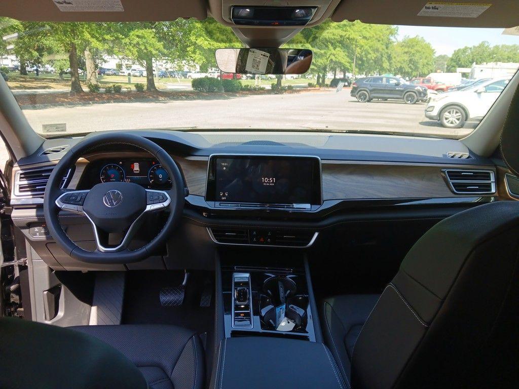 new 2025 Volkswagen Atlas car, priced at $40,348