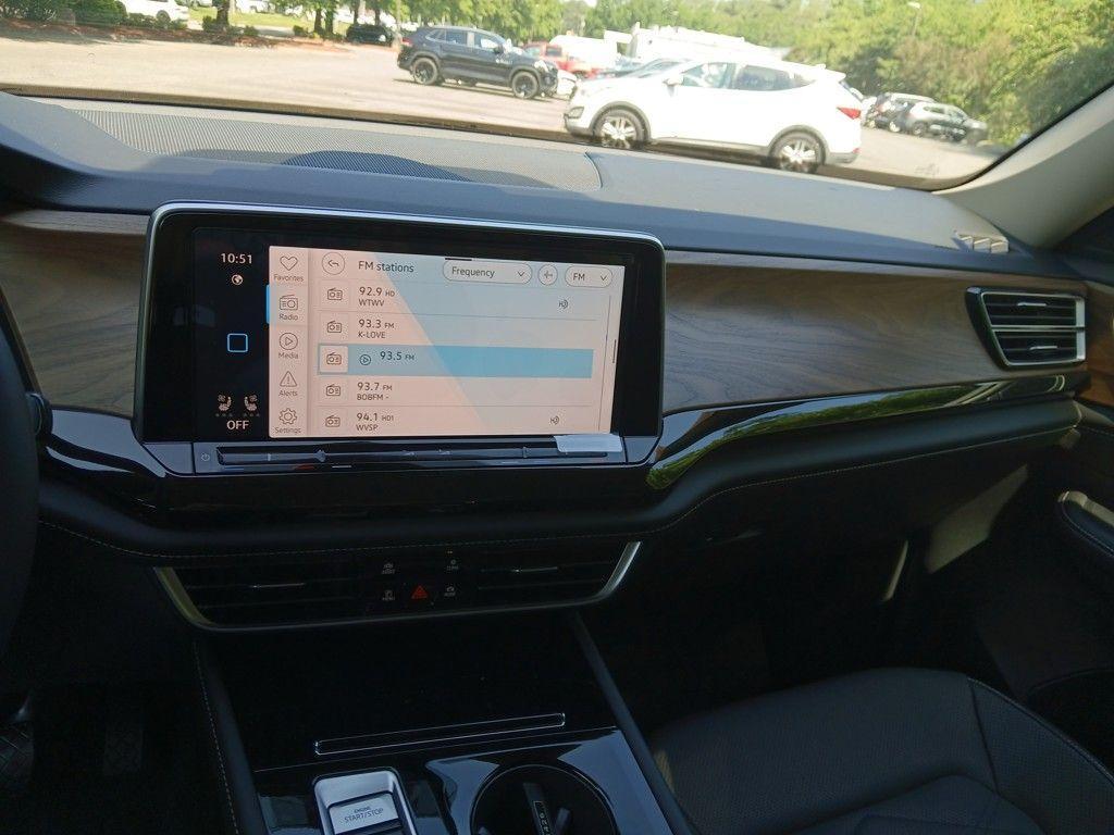 new 2025 Volkswagen Atlas car, priced at $40,348