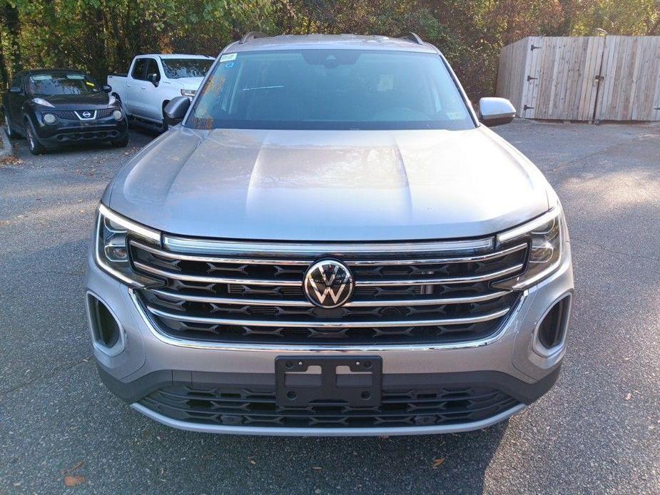 new 2025 Volkswagen Atlas car, priced at $40,052