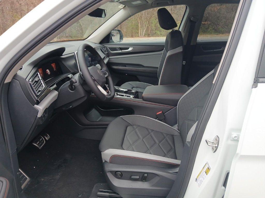 new 2025 Volkswagen Atlas car, priced at $45,334