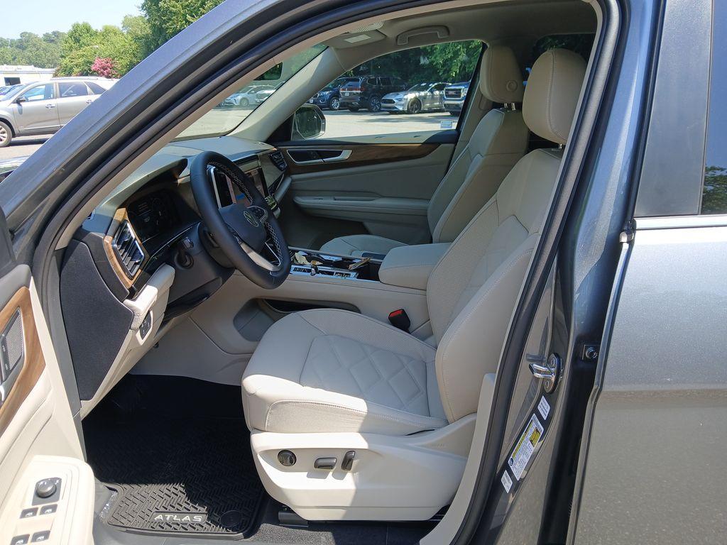 new 2025 Volkswagen Atlas car, priced at $40,061