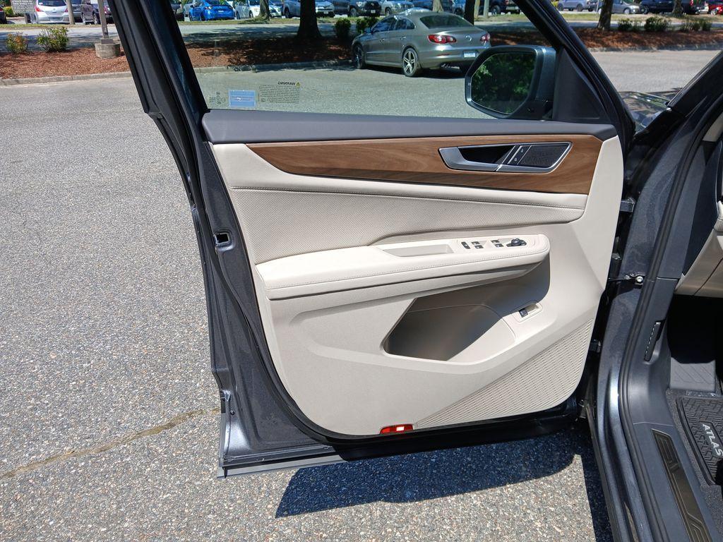 new 2025 Volkswagen Atlas car, priced at $40,061