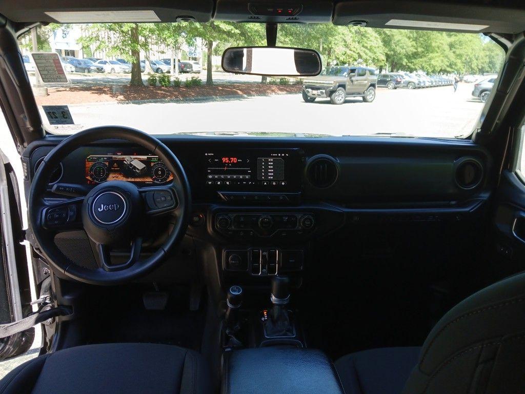 used 2022 Jeep Wrangler Unlimited car, priced at $32,000