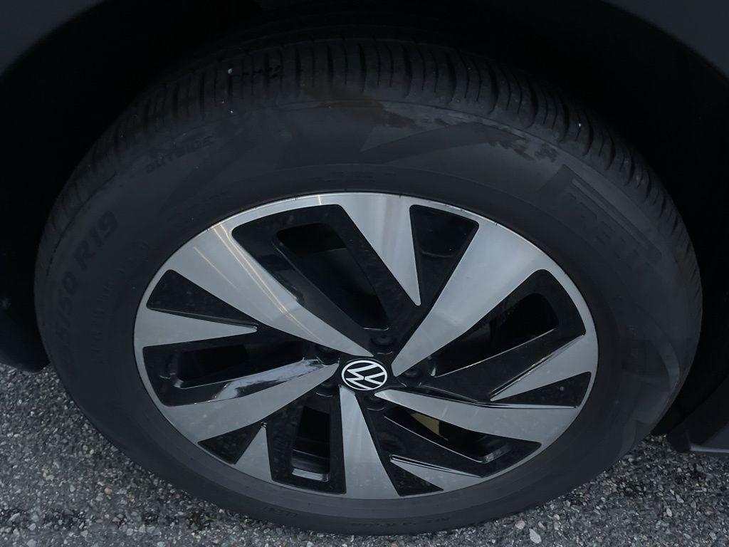 used 2023 Volkswagen ID.4 car, priced at $19,995