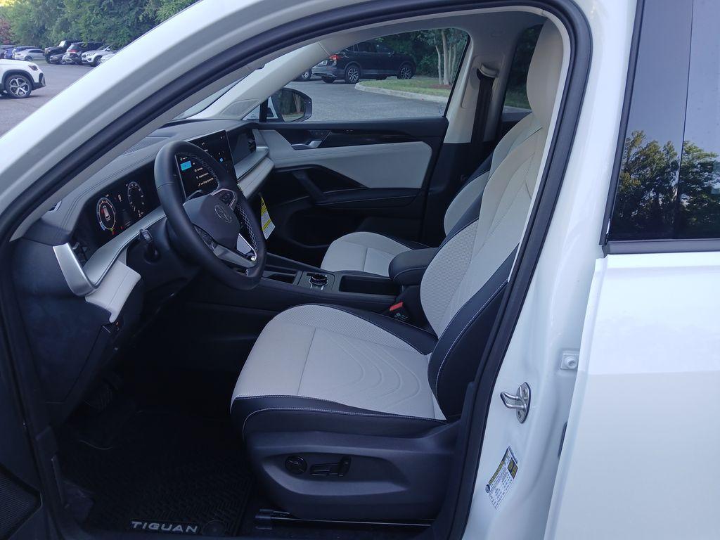 new 2025 Volkswagen Tiguan car, priced at $31,334