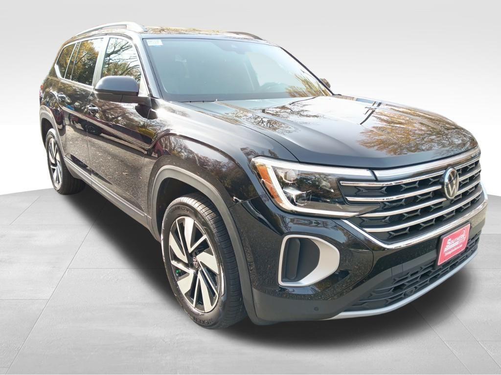 new 2025 Volkswagen Atlas car, priced at $42,000