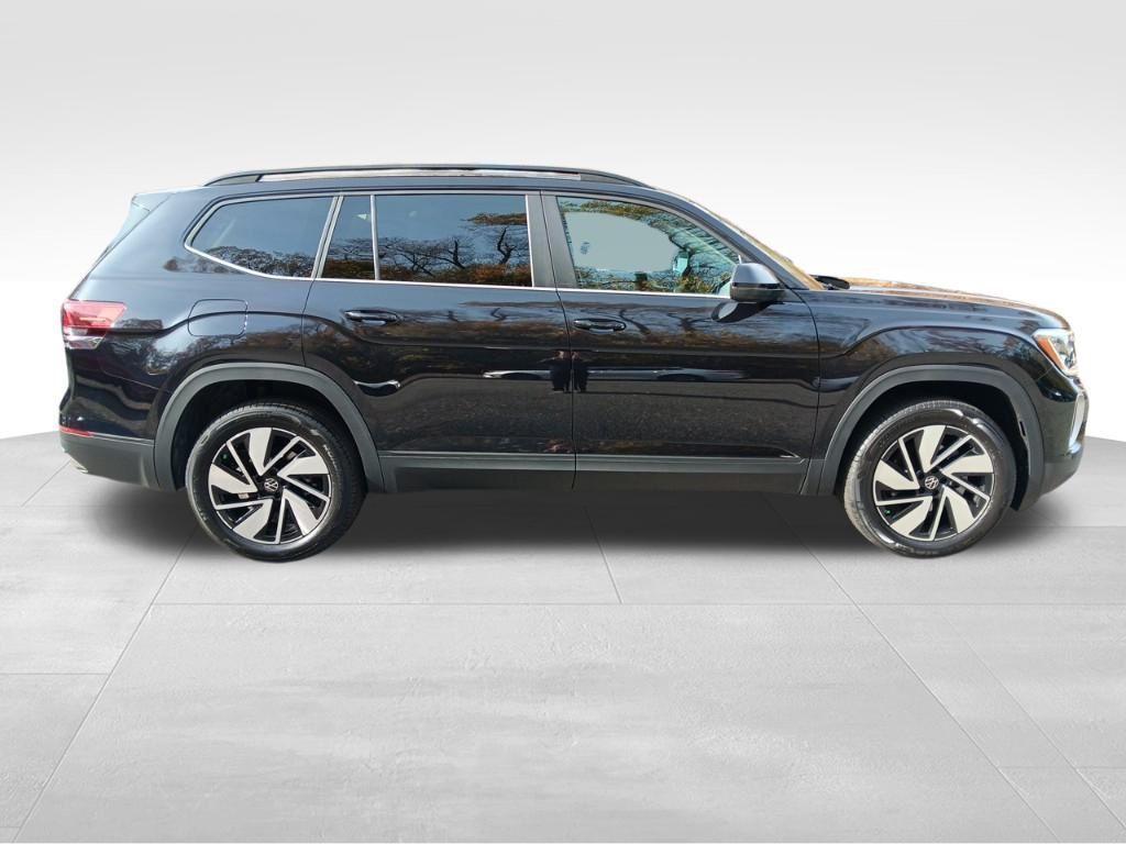 new 2025 Volkswagen Atlas car, priced at $42,000